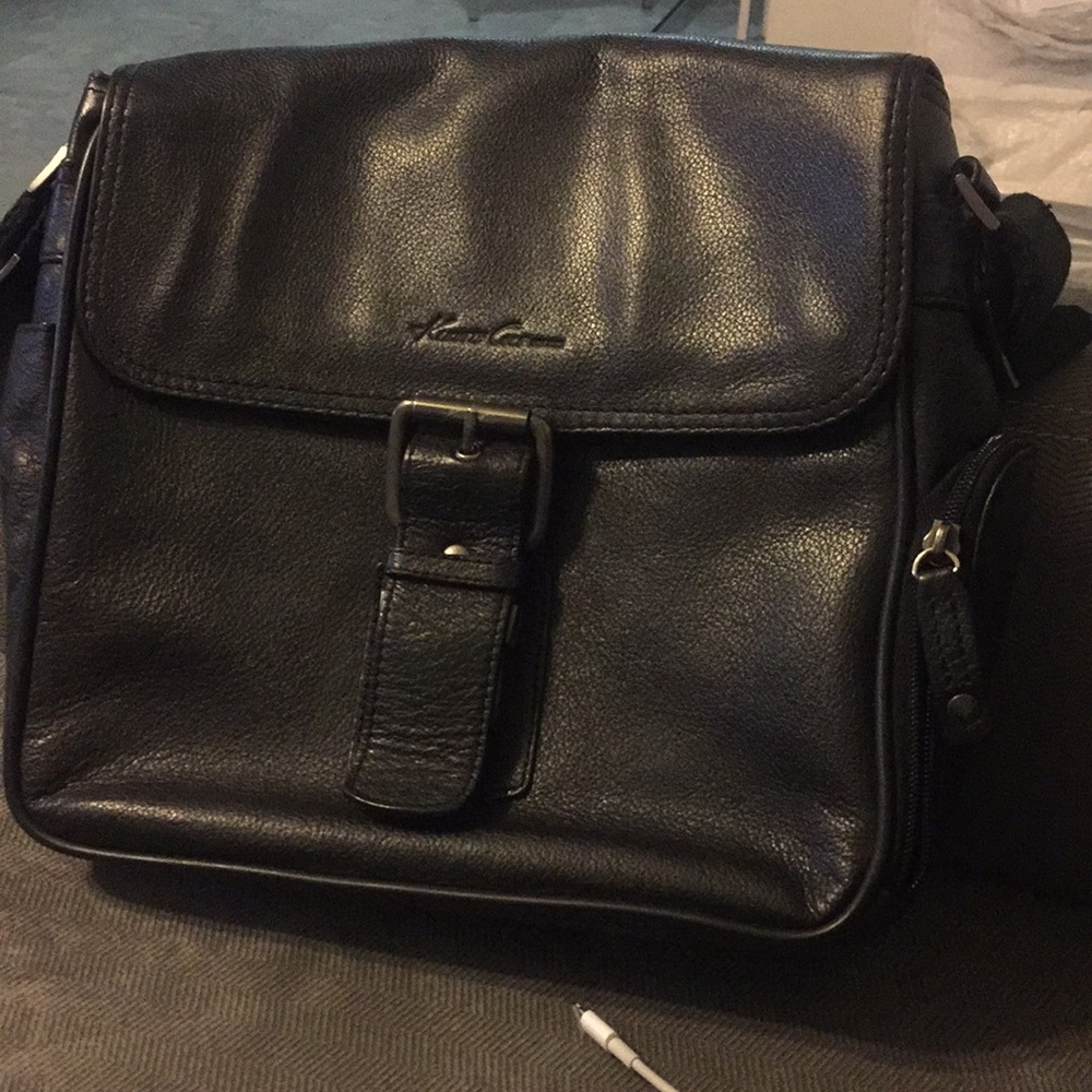 KENNETH COLE CROSSBODY
